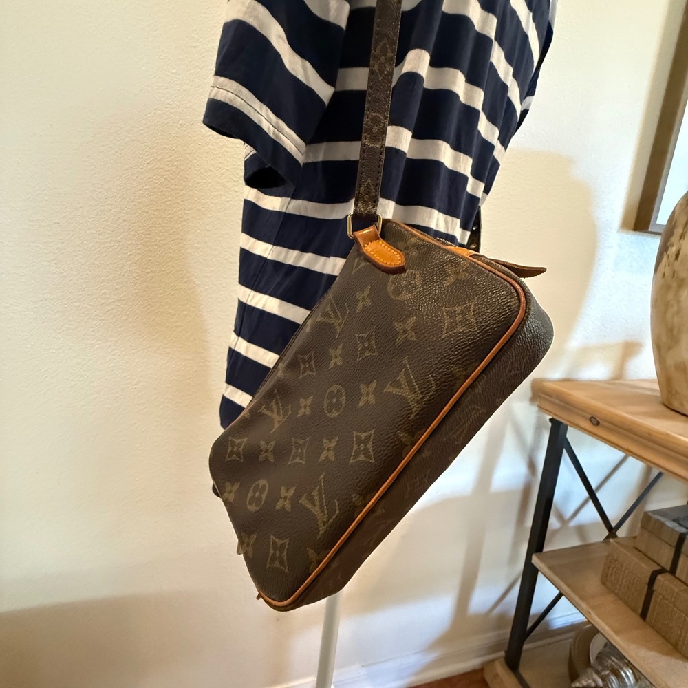 Louis Vuitton Monogram Pochette Marly Bandouliere - Picture 6 of 12